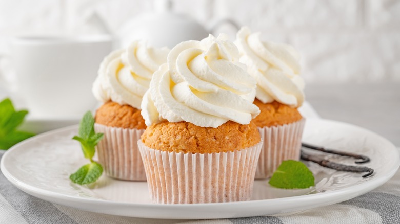 vanilla cupcakes with vanilla frosting