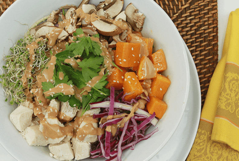 Quinoa Bowl With Spicy Peanut Sauce