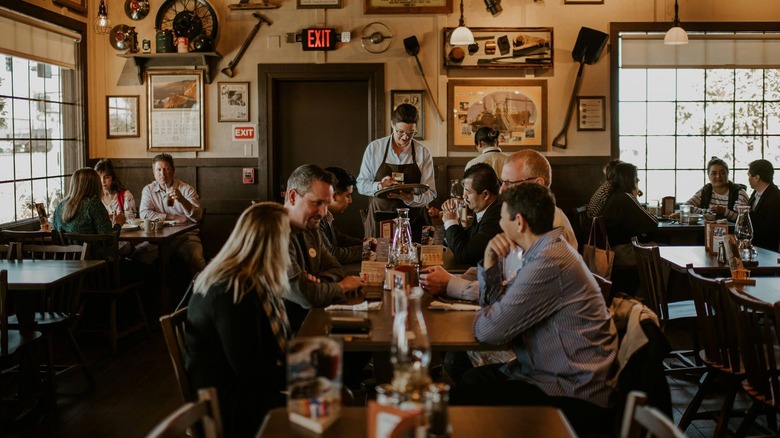 Cracker Barrel dining room