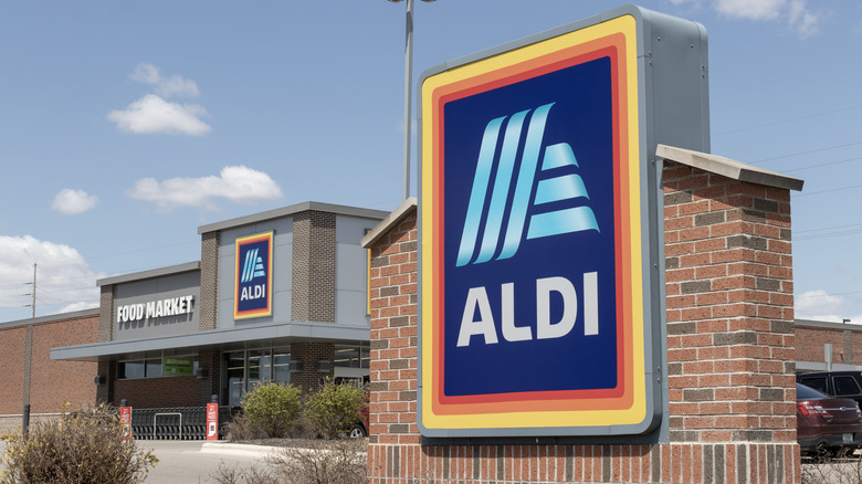 exterior of an Aldi