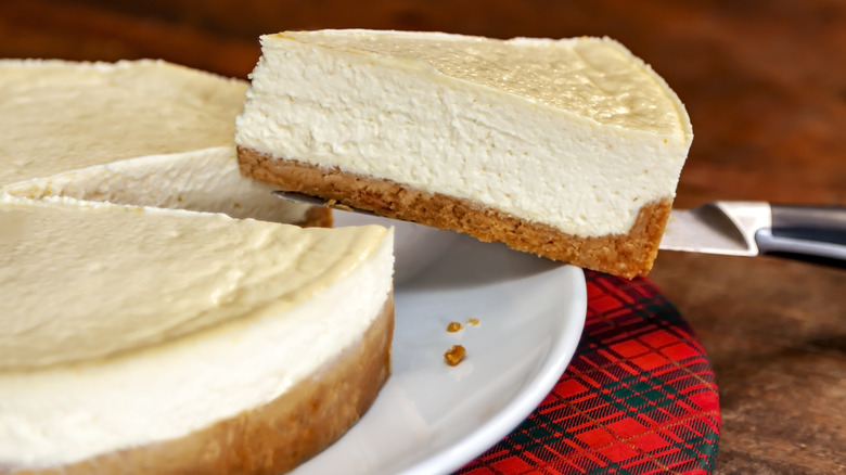 cheesecake with graham cracker crust