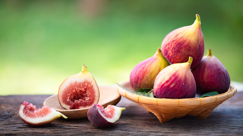 Pile of figs with one sliced open