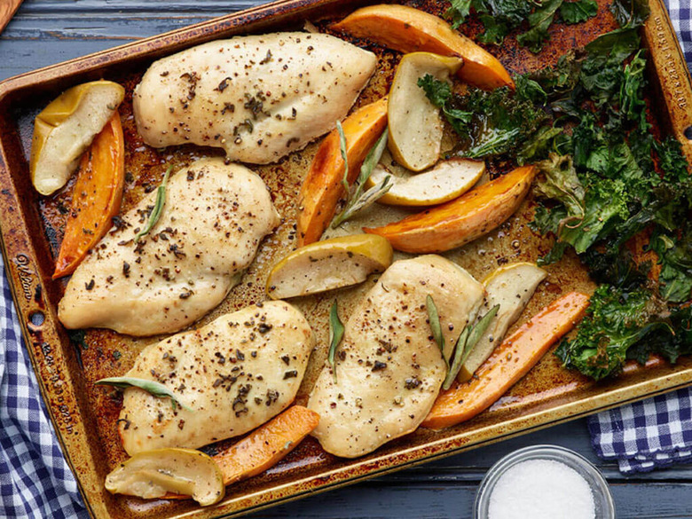 https://www.thedailymeal.com/img/gallery/these-sheet-pan-dinner-recipes-will-make-your-life-so-easy/apple-harvest-sheet-tray-dinner_0.jpg