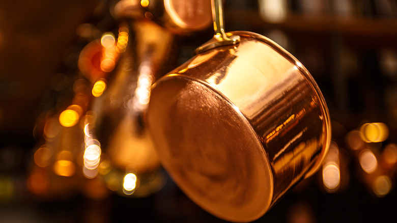 copper pan hanging