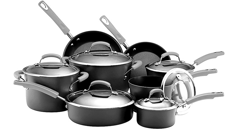 Black cookware set