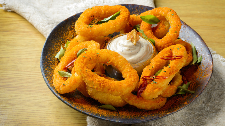 onion rings with creamy dip