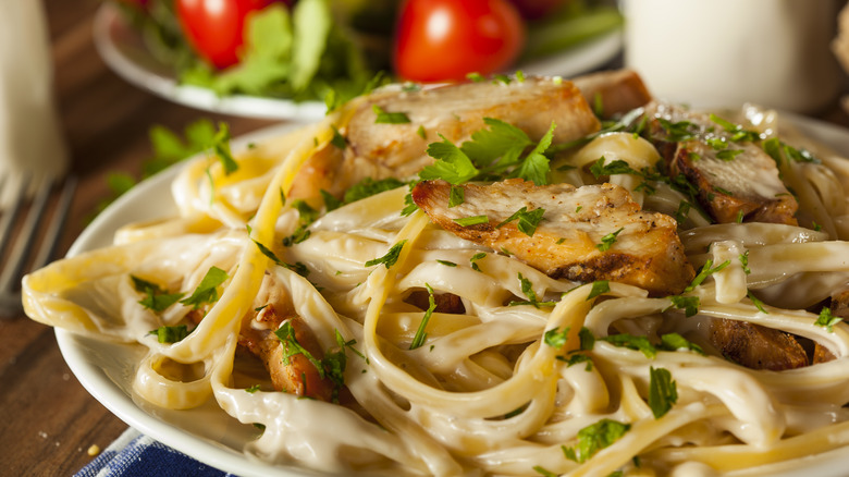 Grilled chicken alfredo pasta