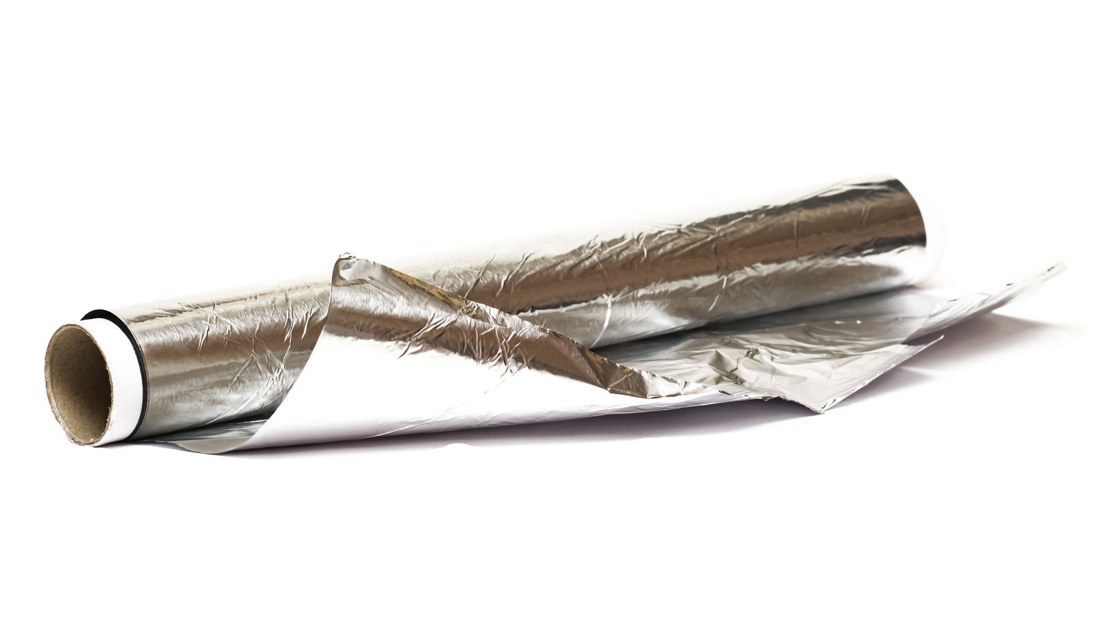 https://www.thedailymeal.com/img/gallery/this-genius-method-for-fixing-an-uneven-aluminum-foil-roll-requires-no-tools/l-intro-1689965526.jpg