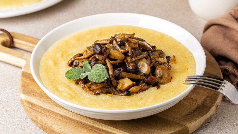 Polenta with cooked mushrooms