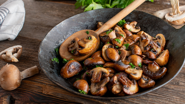 Mushrooms cooked with herbs