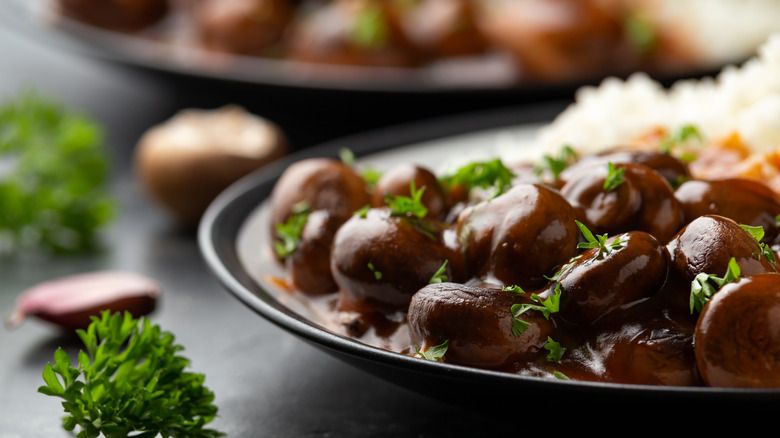 Balsamic glazed mushrooms with herbs