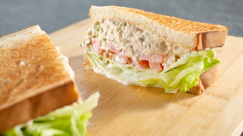 Iceberg lettuce on a tuna fish sandwich