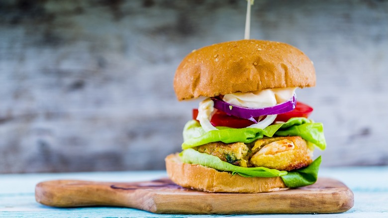 shrimp burger with toppings