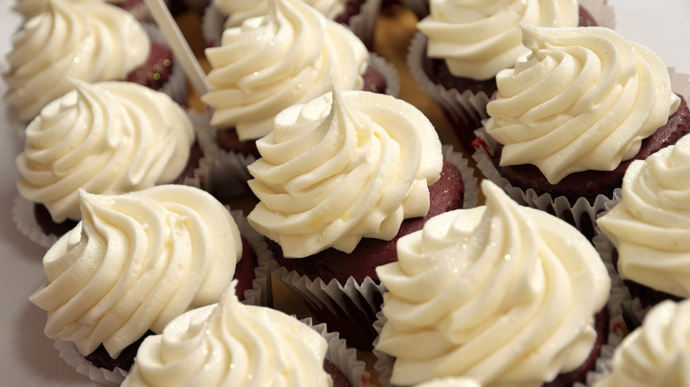 Cupcakes topped with vanilla frosting