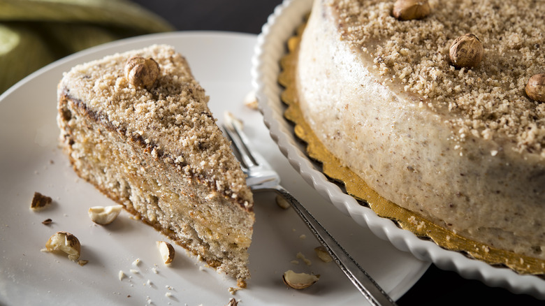 Cake frosted with crushed hazelnuts