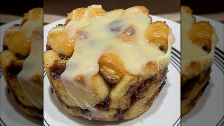 Wendy's Cinnabon pull-apart on plate