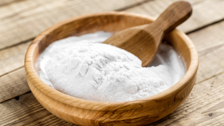 A small wooden bowl filled with baking soda