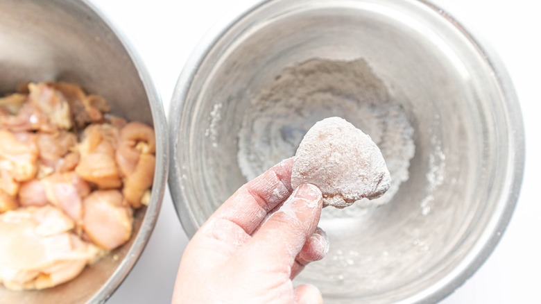 Dredging chicken for frying