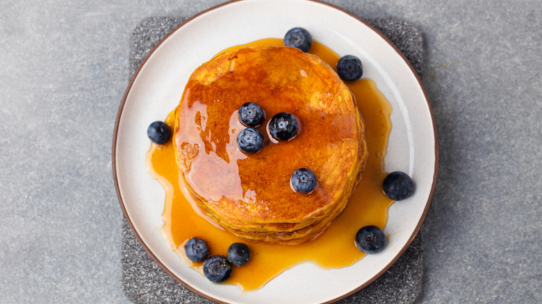 pancakes with blueberries and syrup