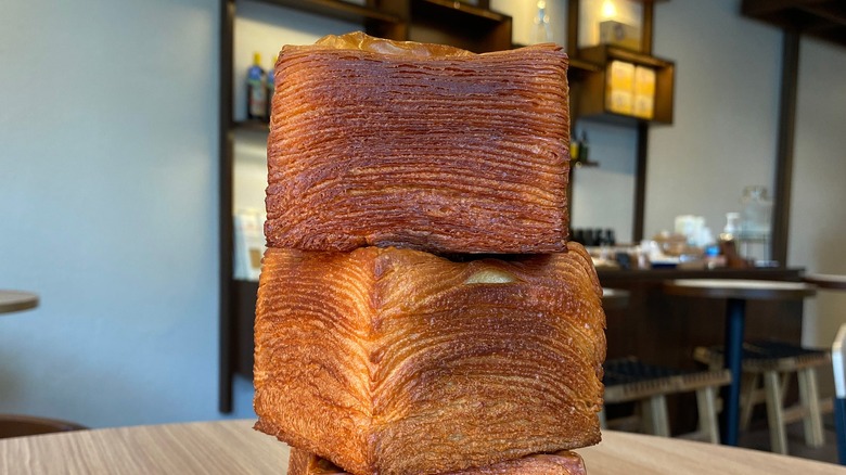 Pile of Tissue Bread on a plate