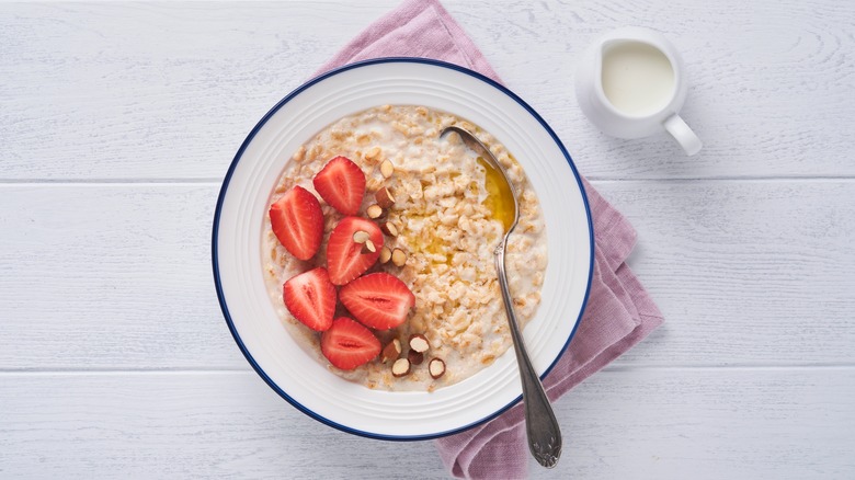 Oatmeal with strawberries