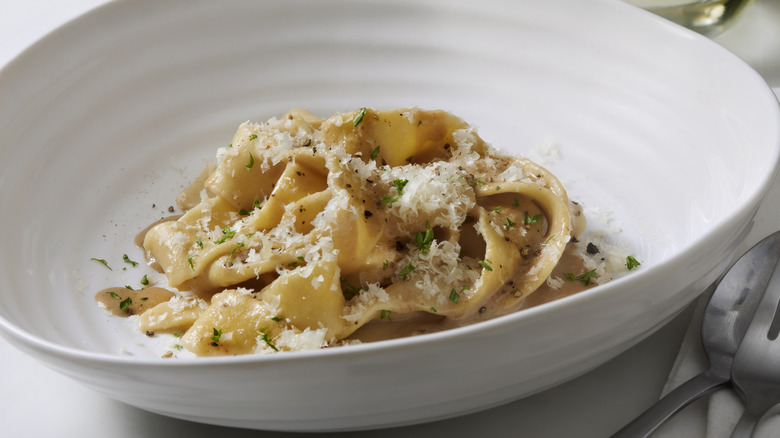 cacio e pepe in a bowl