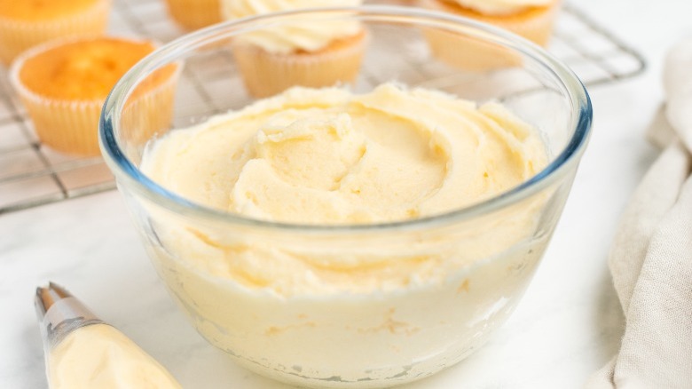 buttercream frosting in glass bowl