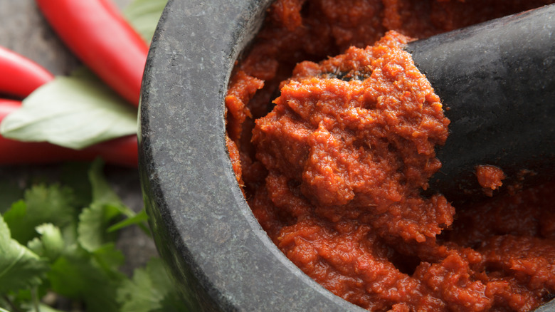 Curry paste in a pestle and mortar 