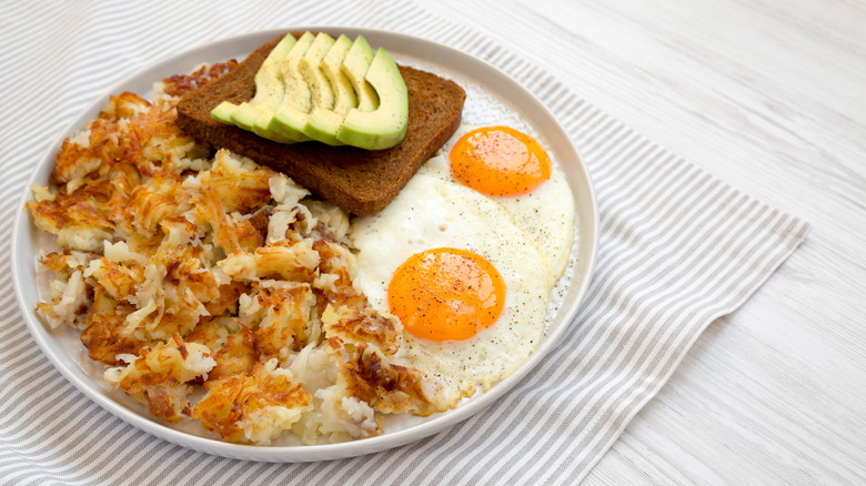 Hashbrowns, toast, and eggs