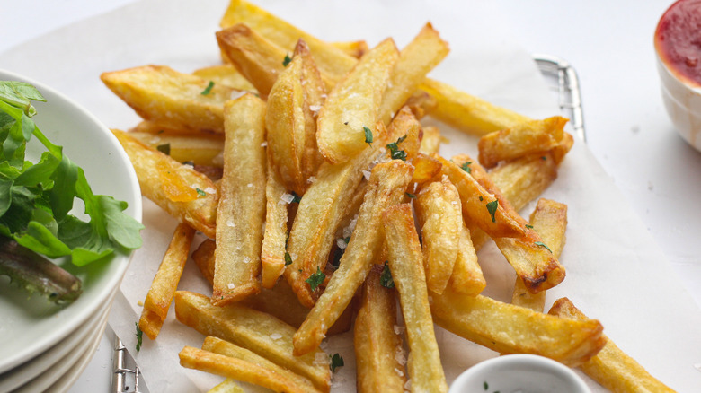 truffled french fries on tray 