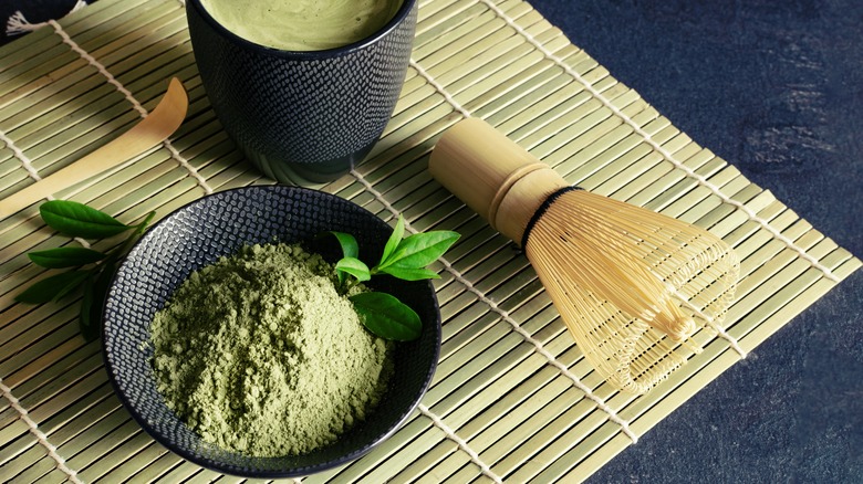 matcha powder in a container