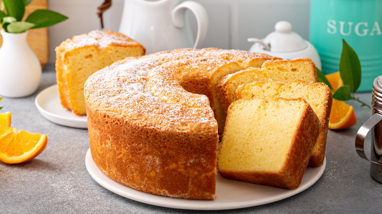 Circular pound cake with hollow center