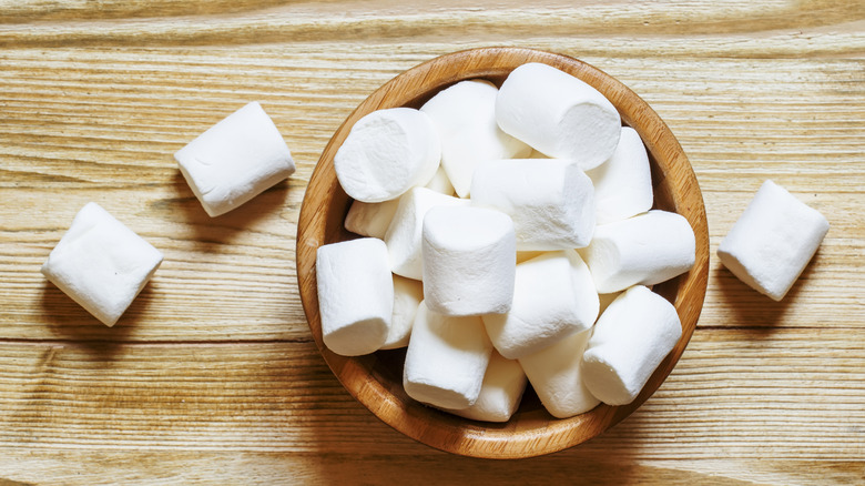 Whole marshmallows in a bowl