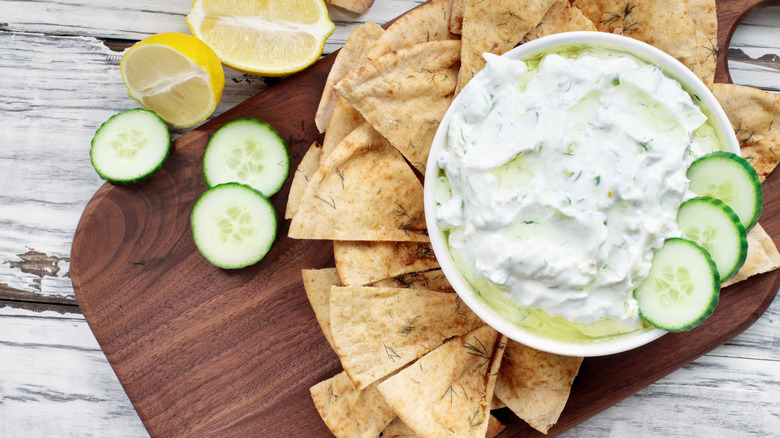 tzatziki dip with pita