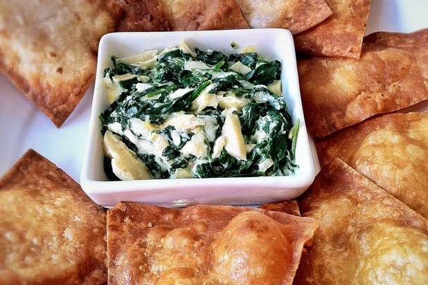 #7 Tony Roma's: Spinach Artichoke Dip with Chips