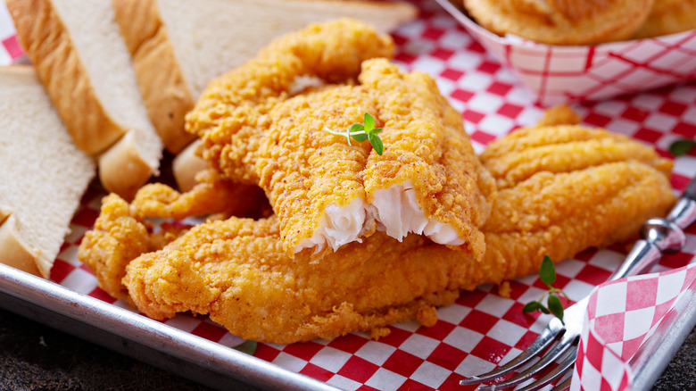 Fried catfish with white bread