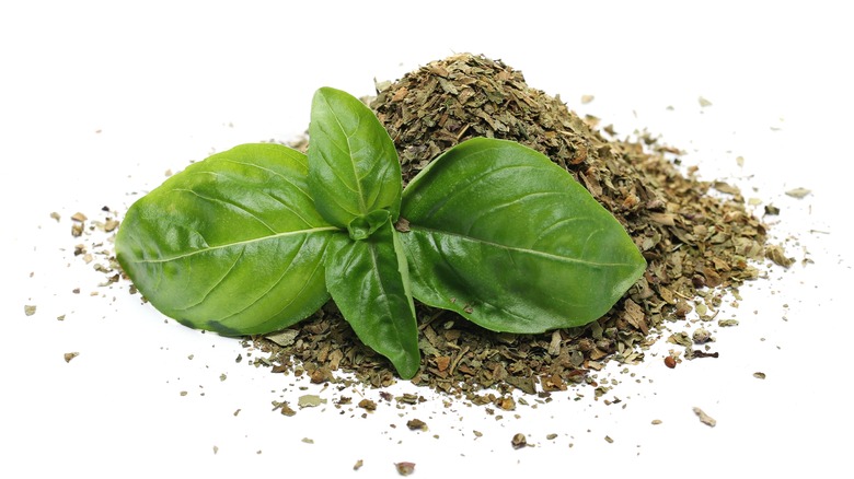 dried basil and fresh basil leaves