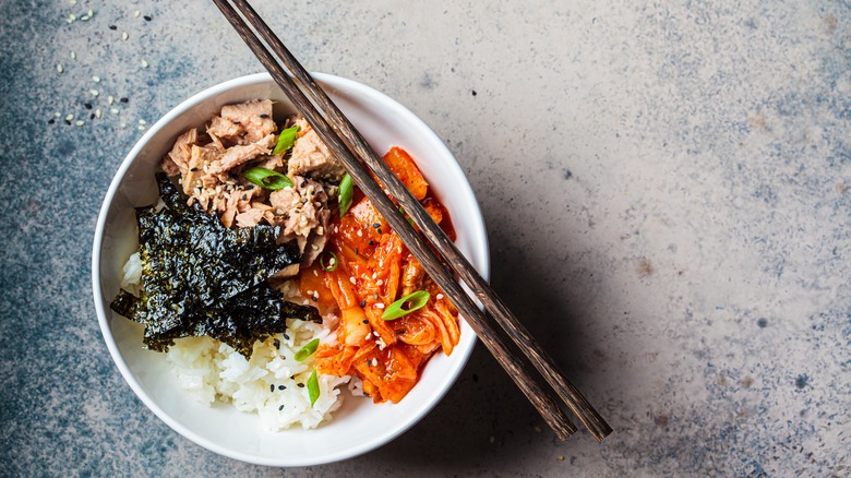 Kimchi tuna rice bowl