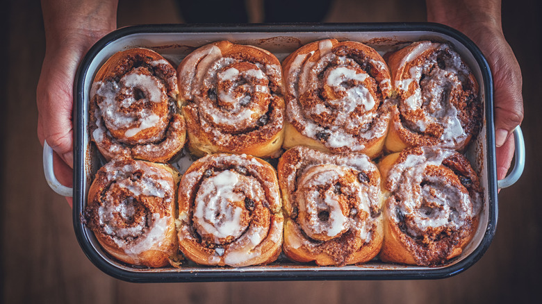 pan full of cinnamon rolls