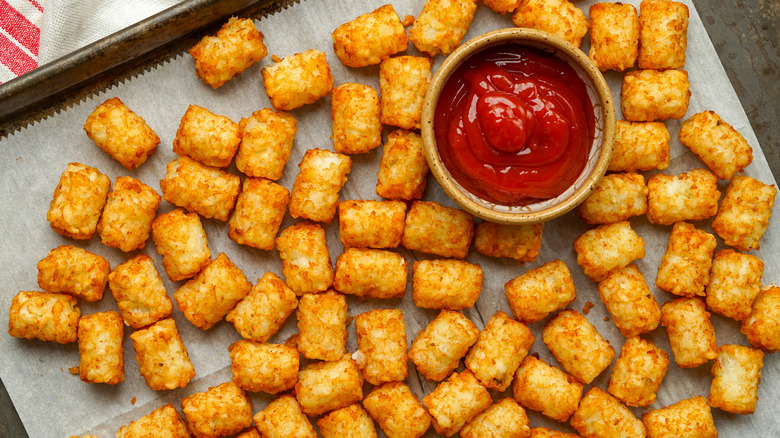 Tater tots with ketchup