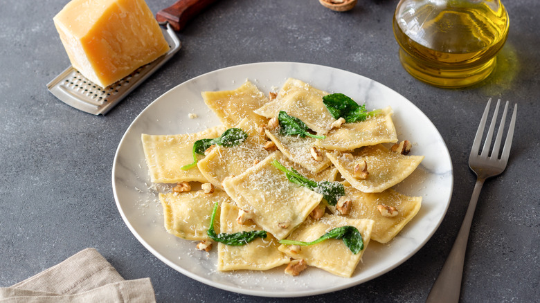 ravioli with spinach cheese and nuts