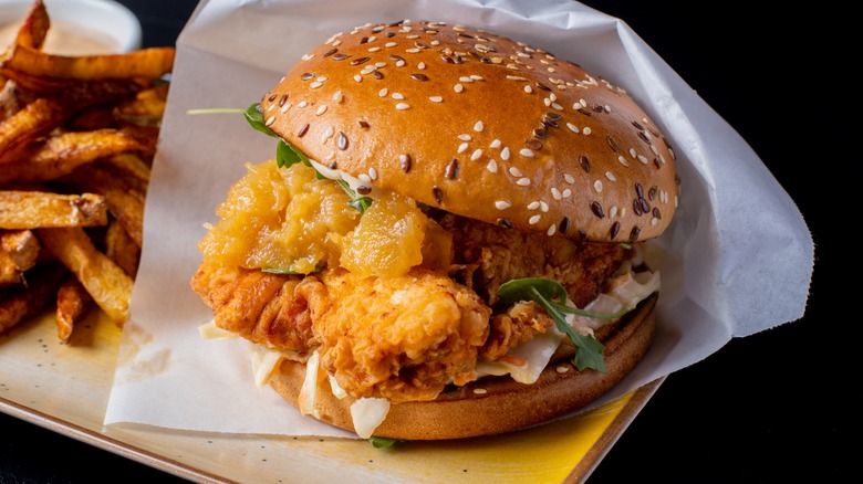 Crispy chicken burger with mango chutney