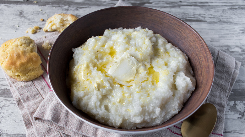 simple southern grits with butter