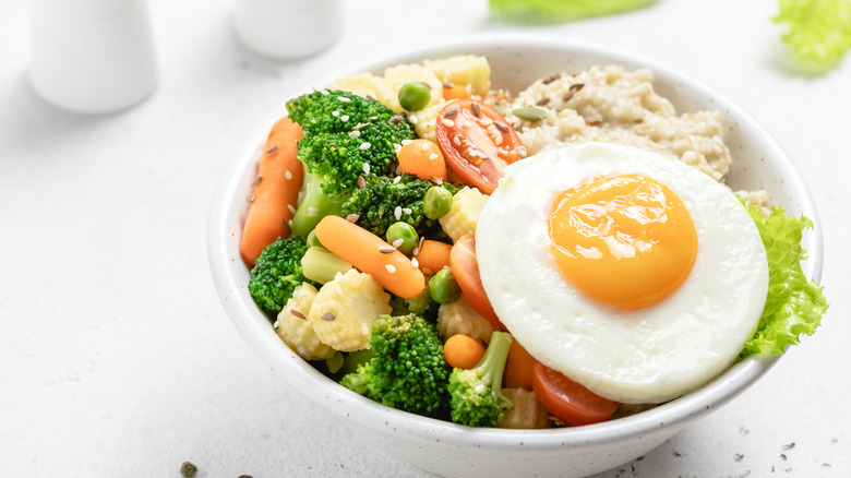 Eggs and mixed vegetables on oatmeal 