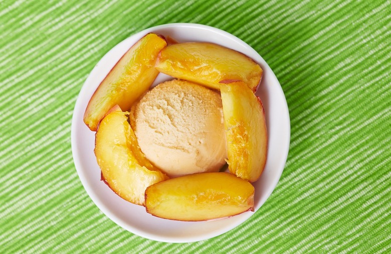 North Carolina: Peach ice cream 