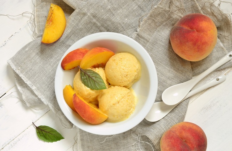 South Carolina: Peach ice cream 