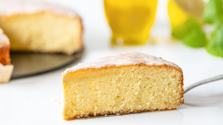 Olive oil cake and olive oil