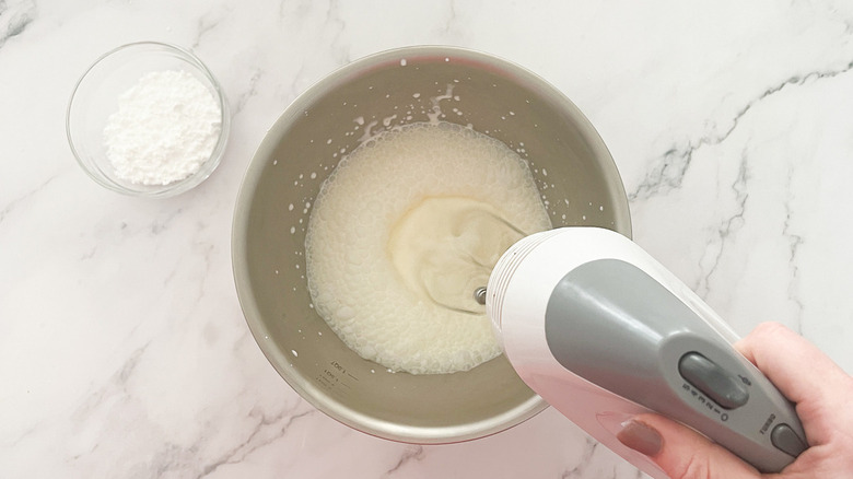 hand mixer whipping cream