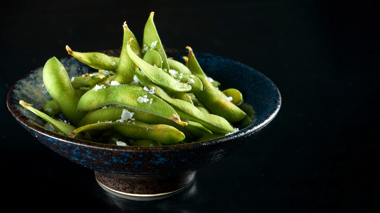 edamame topped with salt