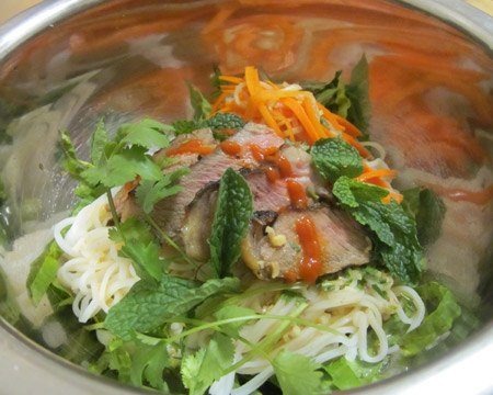 Vietnamese Vermicelli Bowl (Bùn)